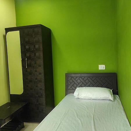 Hotel Sk Lodge Near Guwahati Airport 외부 사진