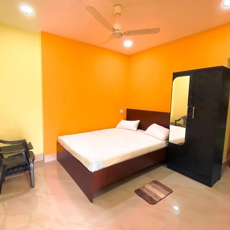 Hotel Sk Lodge Near Guwahati Airport 객실 사진