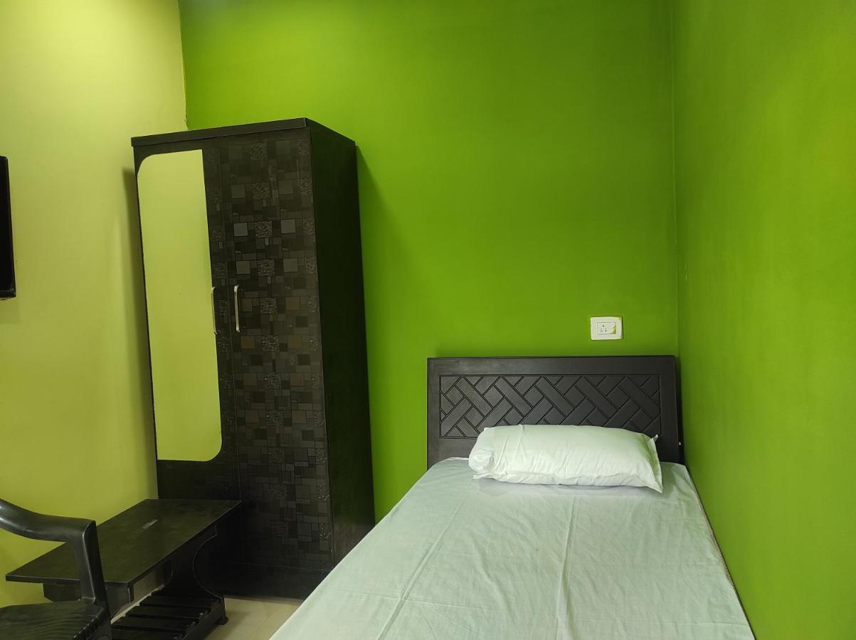 Hotel Sk Lodge Near Guwahati Airport 외부 사진