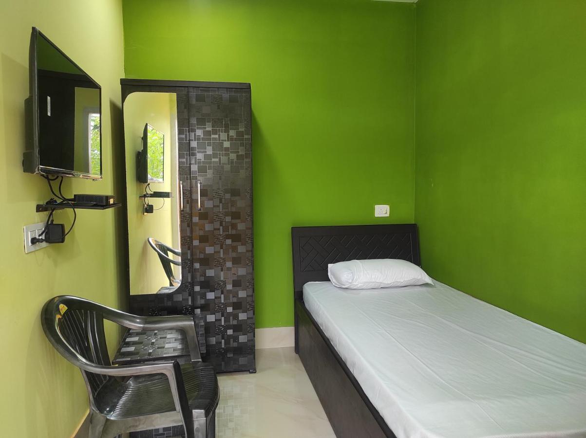 Hotel Sk Lodge Near Guwahati Airport 외부 사진