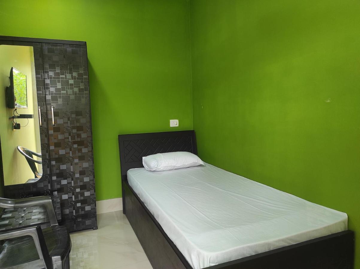 Hotel Sk Lodge Near Guwahati Airport 외부 사진