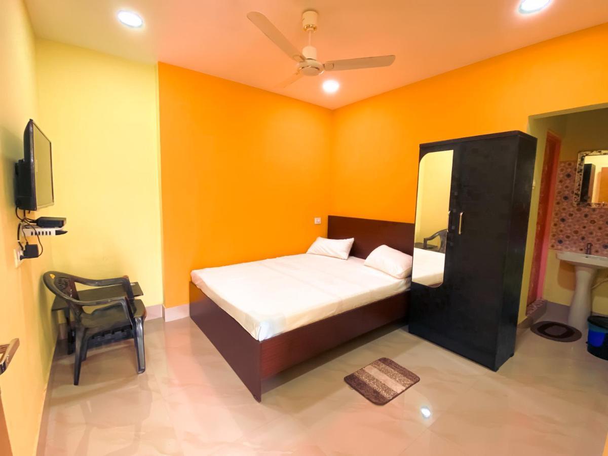 Hotel Sk Lodge Near Guwahati Airport 객실 사진