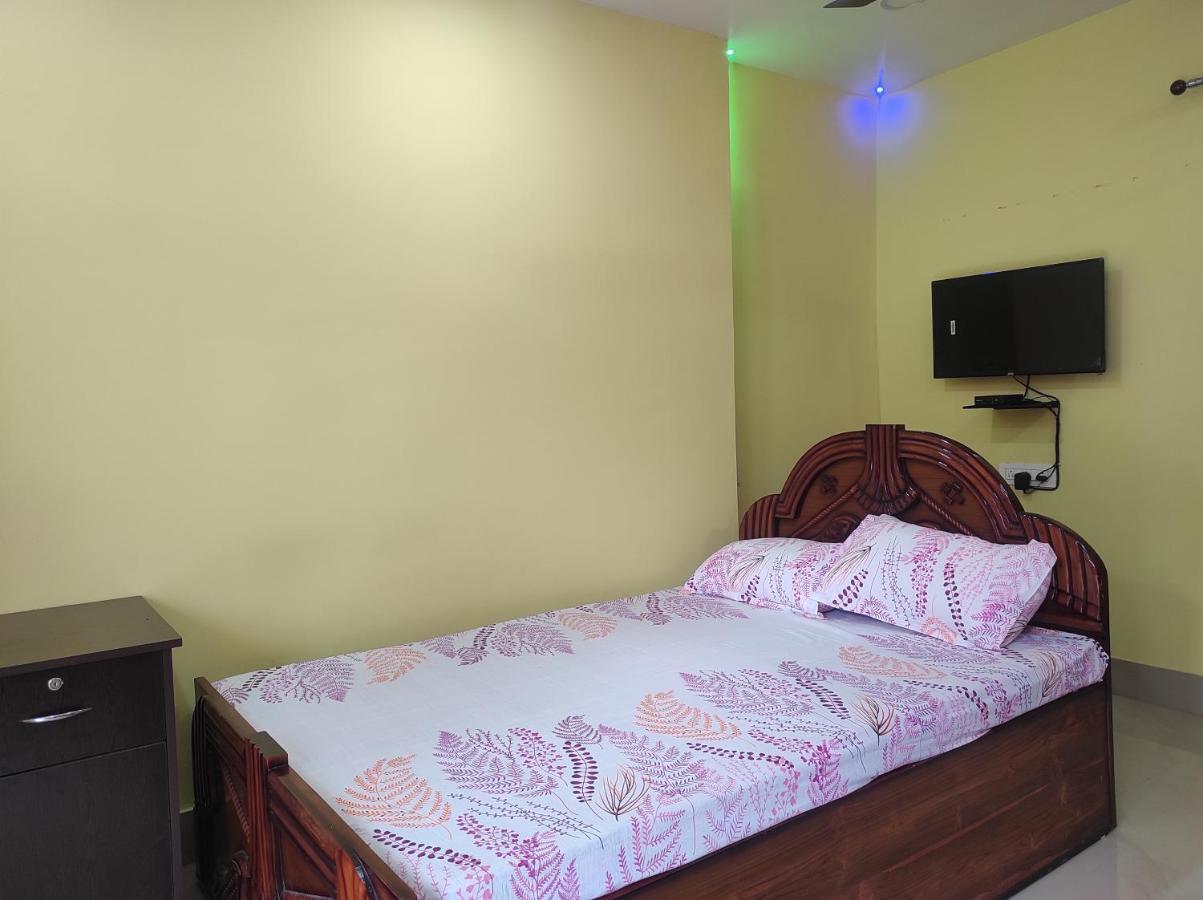 Hotel Sk Lodge Near Guwahati Airport 외부 사진
